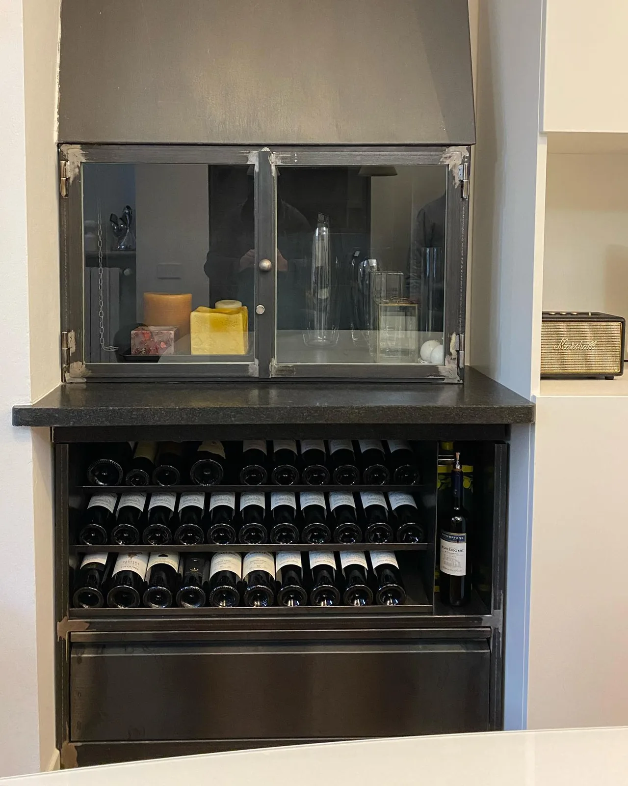 Wine cabinet